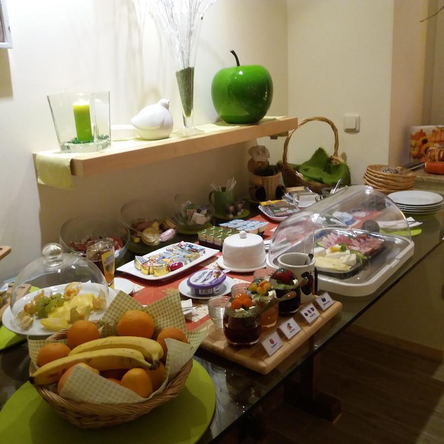 Hotel Garni & Oma'S Heuhotel 'Pension Zur Galerie' Barby Екстер'єр фото